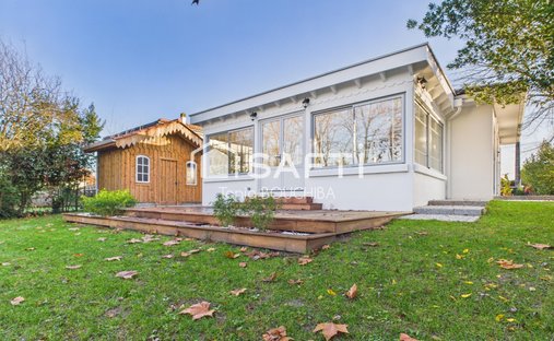 Castle for Sale in Villenave-d'Ornon, Nouvelle-Aquitaine, France