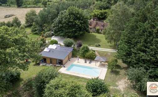 Castle for Sale in Sarlat-la-Canéda, Nouvelle-Aquitaine, France
