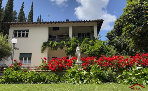 Millennial Castle In The Hills Of Arezzo