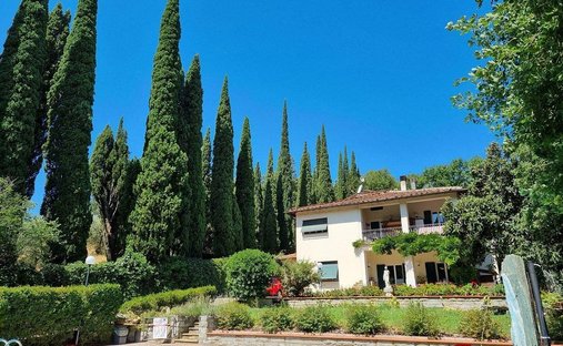 Millennial Castle In The Hills Of Arezzo