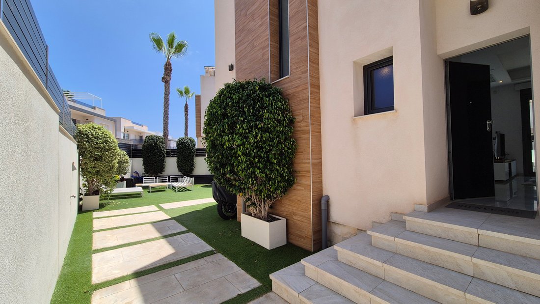 Chalet in Torrevieja, Valencian Community, Spain 4 - 16819322