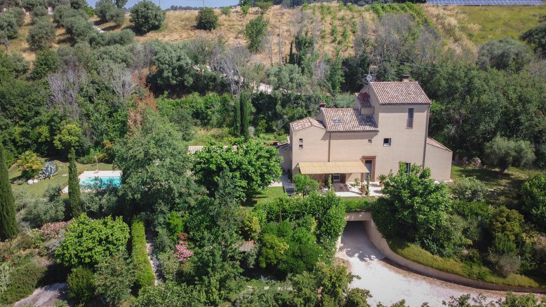 Villa in Victory Avenue, Iesi, Marche 2 - 12144834