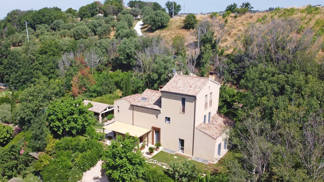Villa in Victory Avenue, Iesi, Marche 1 - 12144834