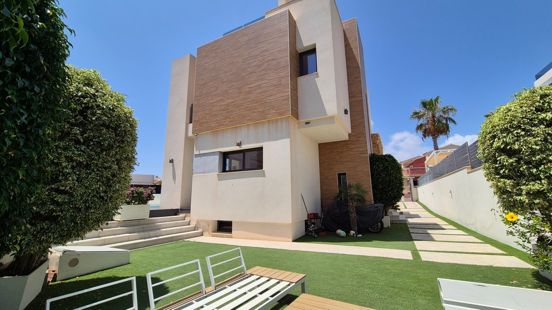 Chalet in Torrevieja, Valencian Community, Spain 2 - 16819322