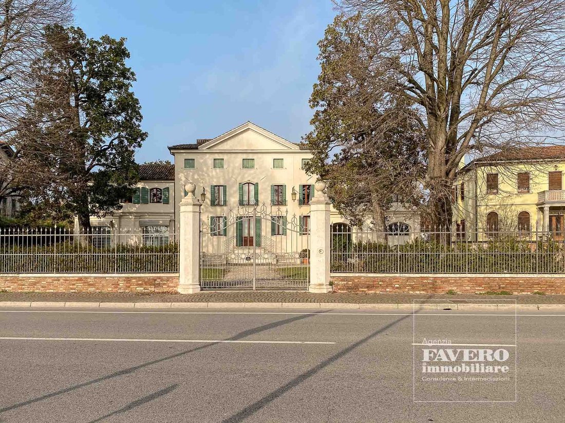 Villa in Dolo, Veneto, Italy 2 - 16820285