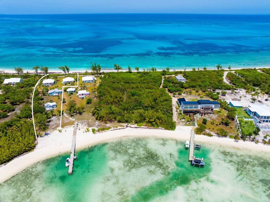 House in Blackwood Village, North Abaco, The Bahamas 1 - 16821163