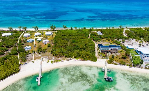 House in Blackwood Village, North Abaco, The Bahamas 1