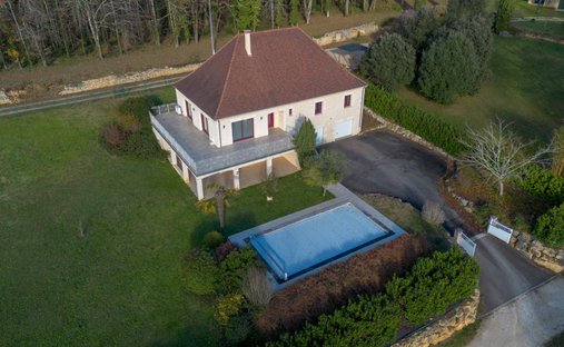 Castle for Sale in Sarlat-la-Canéda, Nouvelle-Aquitaine, France