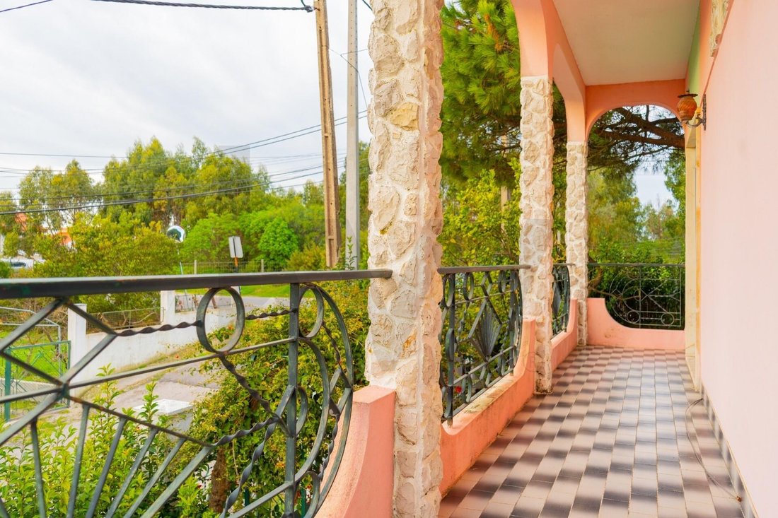 Townhouse in Charneca de Caparica e Sobreda, Setubal, Portugal 1 - 16823077