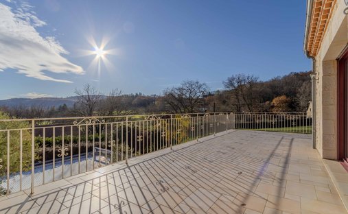 Castle for Sale in Sarlat-la-Canéda, Nouvelle-Aquitaine, France