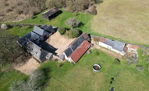 A Carefully Restored 15th Century Fortified Manor House, With A Swimming Pool And 3 Hectare