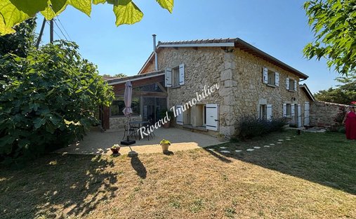 Castle for Sale in Valence, Auvergne-Rhône-Alpes, France