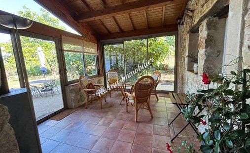 Castle for Sale in Valence, Auvergne-Rhône-Alpes, France