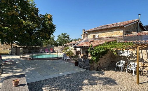 Castle for Sale in Valence, Auvergne-Rhône-Alpes, France