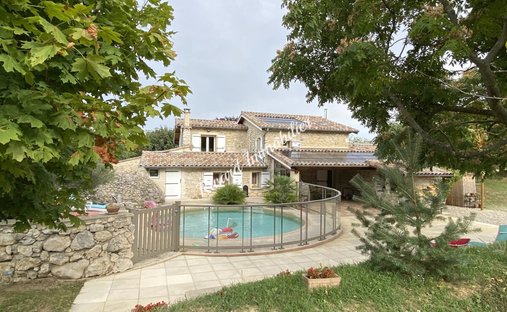 Castle for Sale in Valence, Auvergne-Rhône-Alpes, France