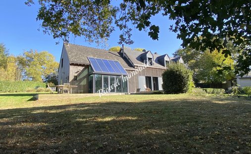 Castle for Sale in Laval, Pays de la Loire, France