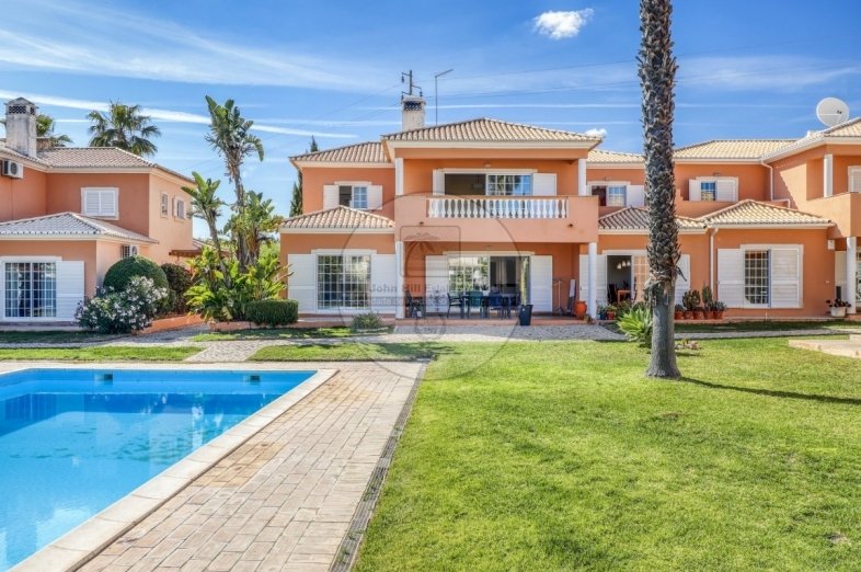 House in Vilamoura, Quarteira, Algarve 2 - 16819671