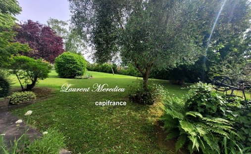 Aoc Côtes De Bourg Wine Château On 16 Hectares Ref 1029