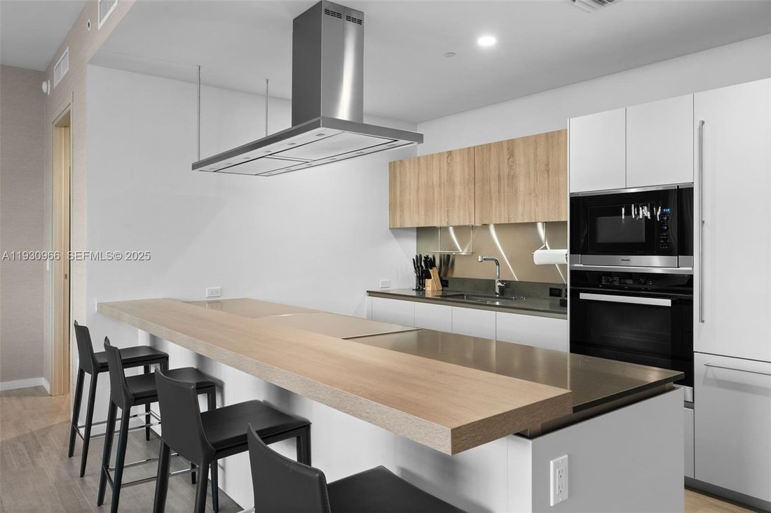 Condo in Miami, Florida, United States 3 - 16821481