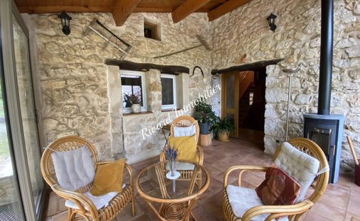 Castle for Sale in Valence, Auvergne-Rhône-Alpes, France