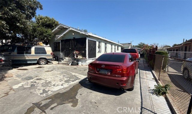 Los Angeles, California, United States 3 - 16820273