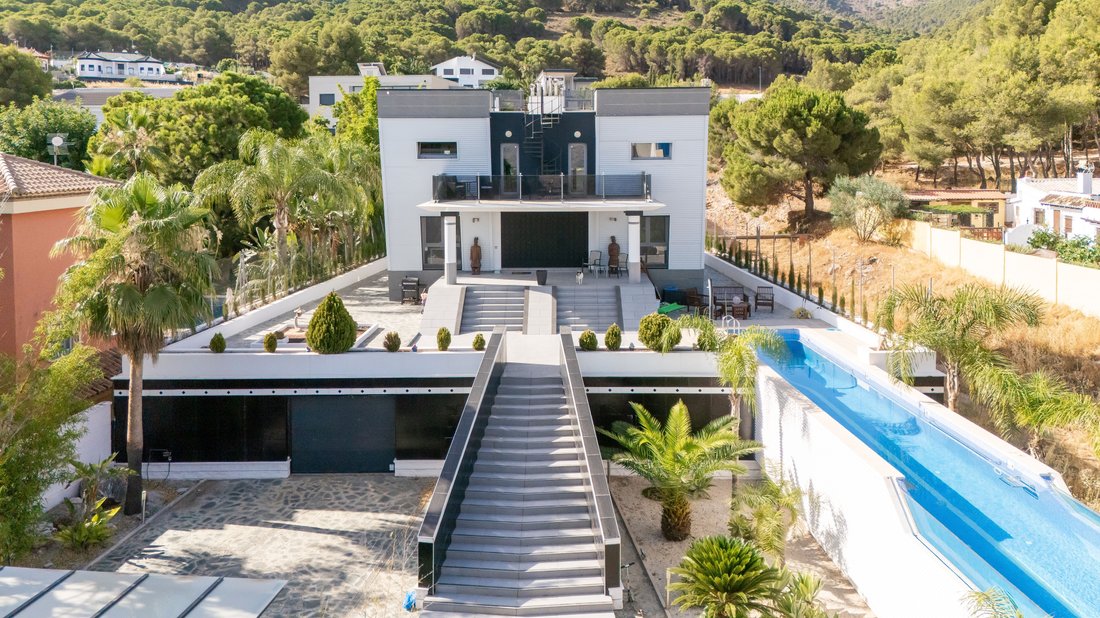 Villa in Alhaurin de la Torre, Andalusia, Spain 1 - 16779168