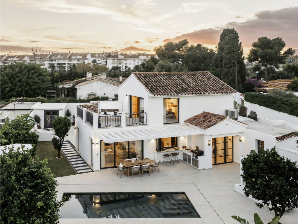 Villa in San Pedro de Alcantara, Andalusia, Spain 2 - 16820969