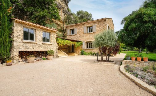 Castle for Sale in Carpentras, Provence-Alpes-Côte d'Azur, France