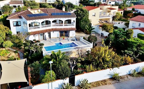 Villa in Roses, Catalonia, Spain 1