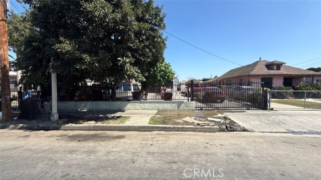 Los Angeles, California, United States 4 - 16820273