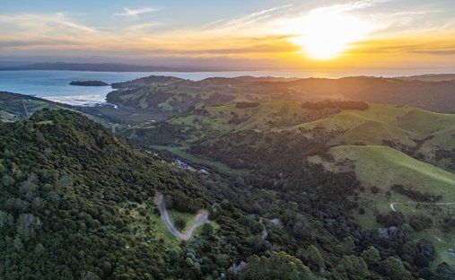 Land in Waiheke Island, Auckland, New Zealand 1
