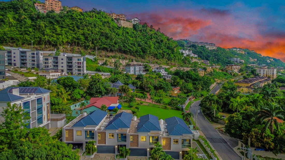 Townhouse in Kingston, St. Andrew Parish, Jamaica 1 - 16823399