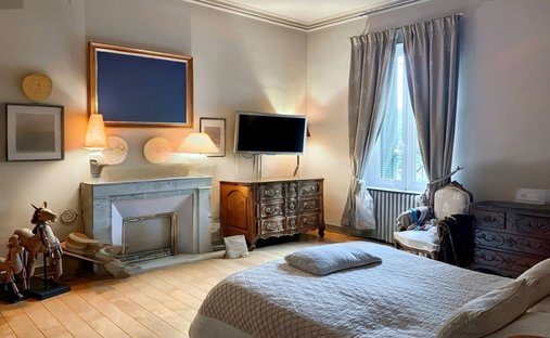 Castle for Sale in Carpentras, Provence-Alpes-Côte d'Azur, France