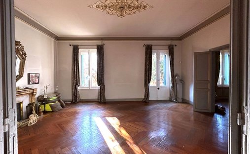 Castle for Sale in Carpentras, Provence-Alpes-Côte d'Azur, France