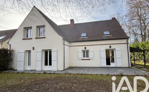 Haus in Est, Lamorlaye, Frankreich 1
