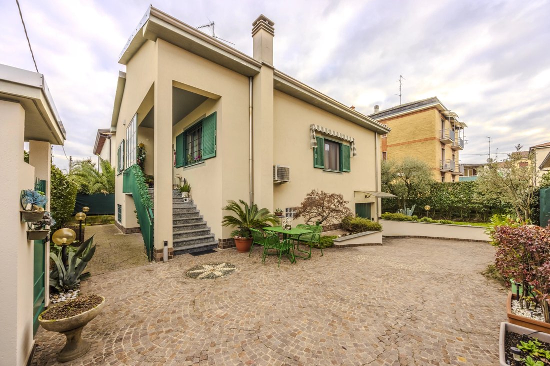 Villa in Bollate, Lombardy, Italy 1 - 16820938