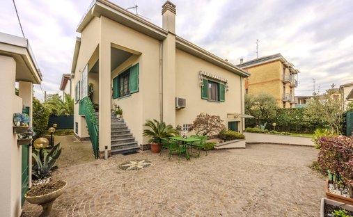 Villa in Bollate, Lombardy, Italy 1