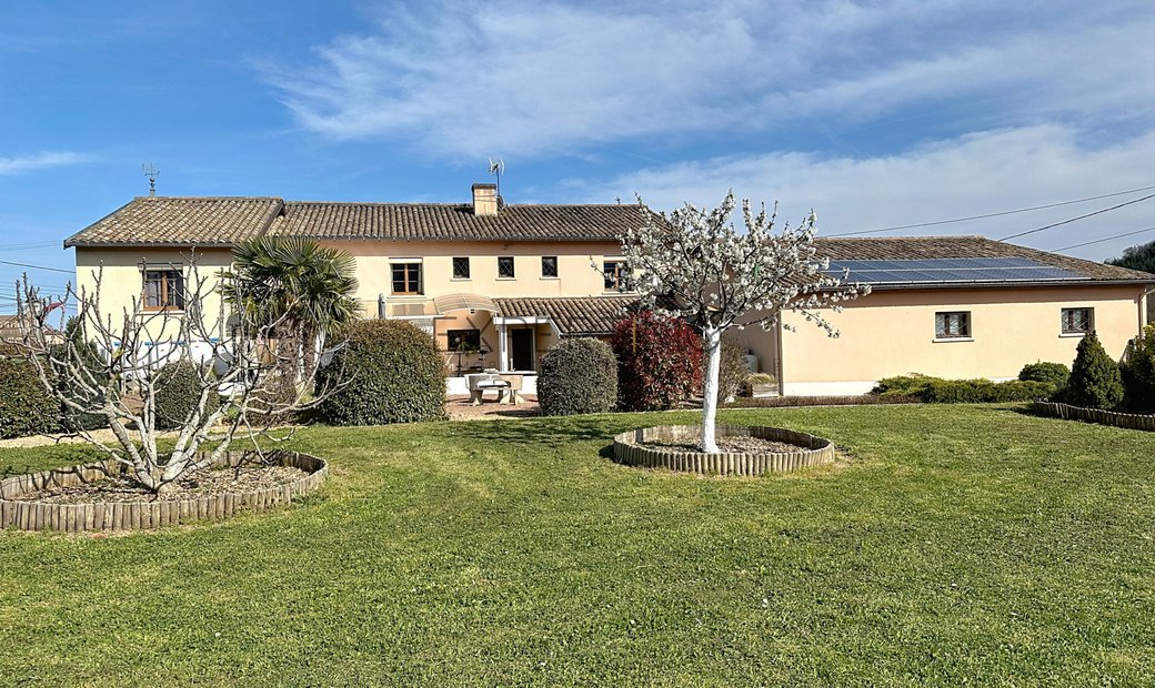 Spacious House With Panoramic View And Hangar, Office And Tasting Cellar In Juliénas Ideal For Cra