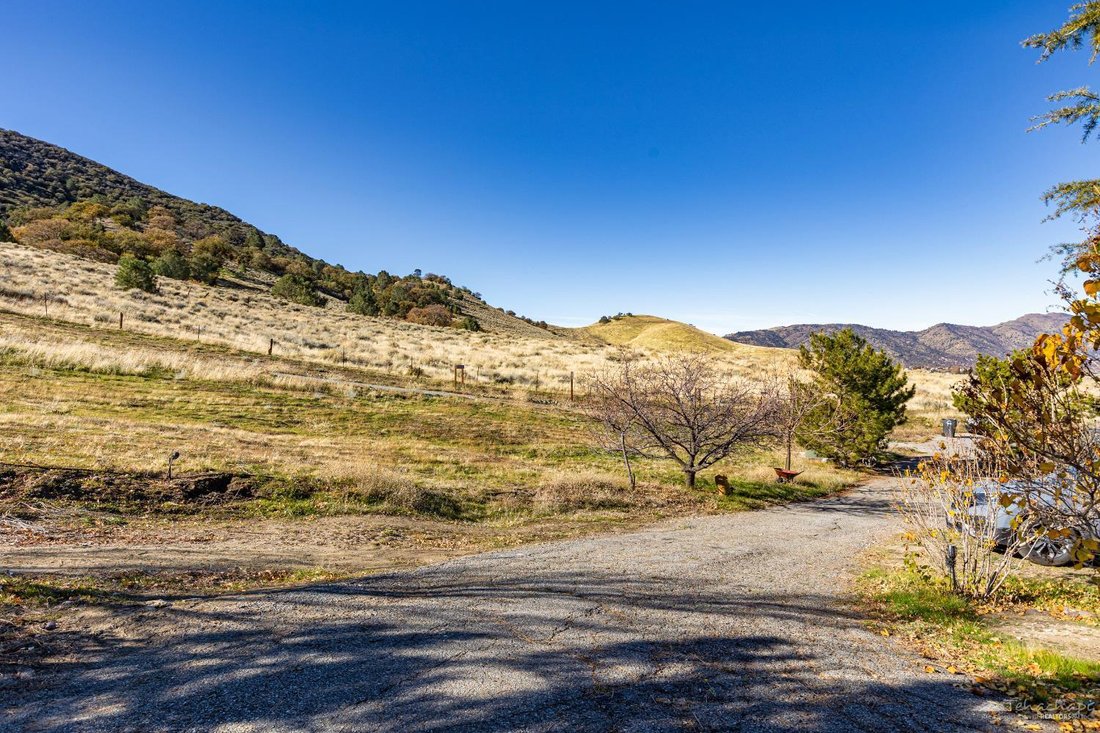 Tehachapi, California, United States 5 - 16821055