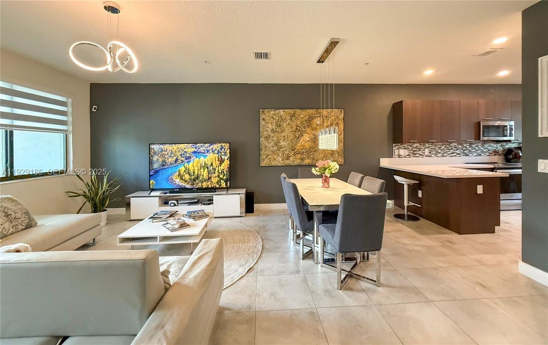 Townhouse in Miami Springs, Florida, United States 2 - 16812136