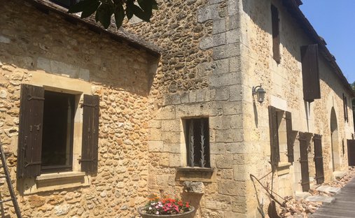 16th C Castle With Outbuildings, Perfectly Renovated