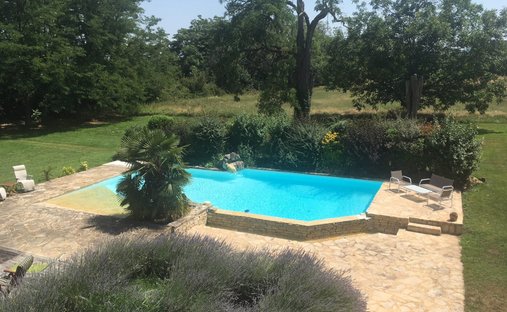 16th C Castle With Outbuildings, Perfectly Renovated