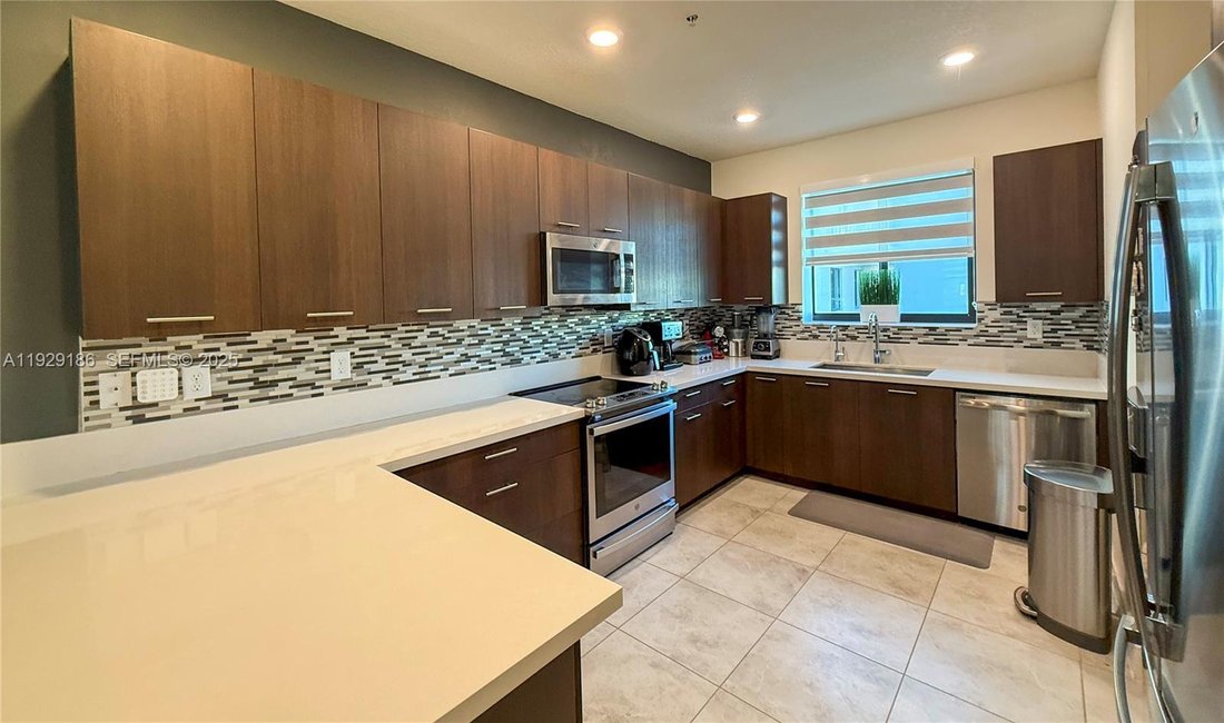 Townhouse in Miami Springs, Florida, United States 3 - 16812136
