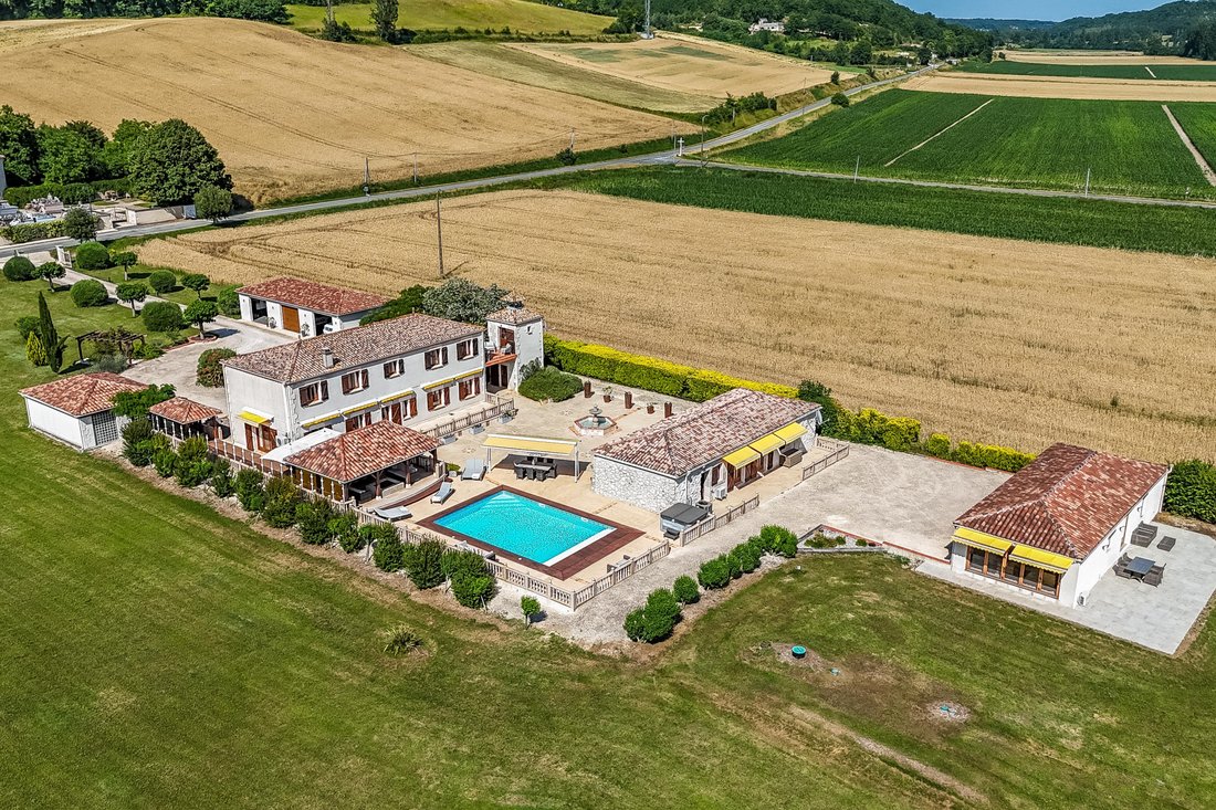 House in Tournon-d'Agenais, Nouvelle-Aquitaine, France 1 - 16823231