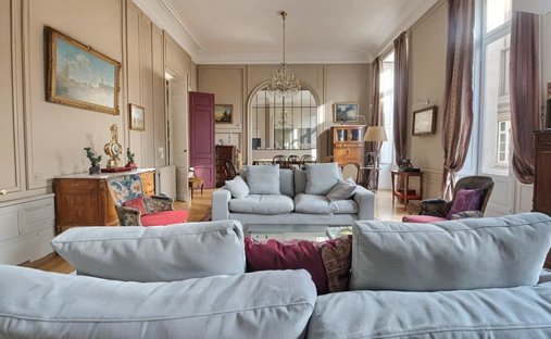 Apartment in Grand Parc-Chartrons-Paul Doumer, Bordeaux, France 1