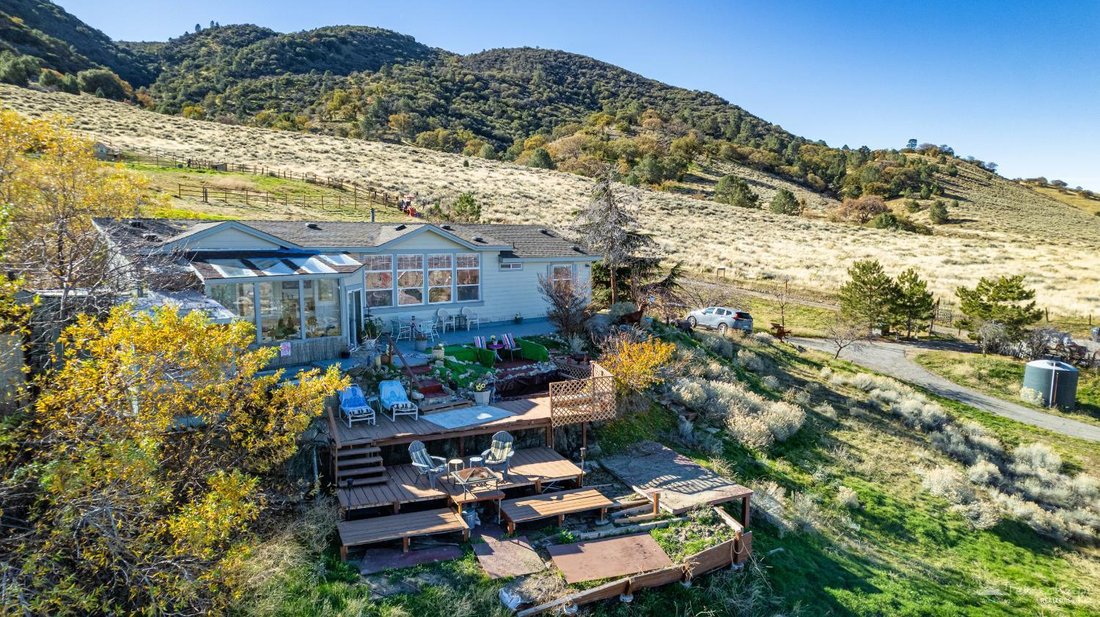 Tehachapi, California, United States 1 - 16821055