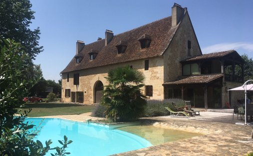 16th C Castle With Outbuildings, Perfectly Renovated