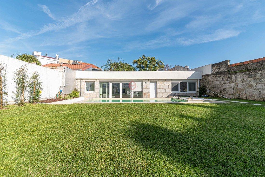 Villa in Aldoar, Foz do Douro e Nevogilde, Porto District, Portugal 1 - 16820573