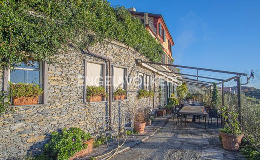 Villa in Cogorno, Liguria, Italy 1