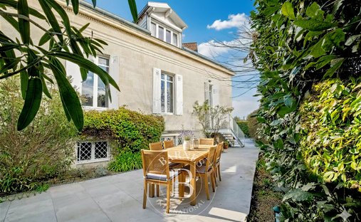 Splendid 19th Century Château, Renovated And Full Of Timeless Charm, Located Just Outside Bordeaux